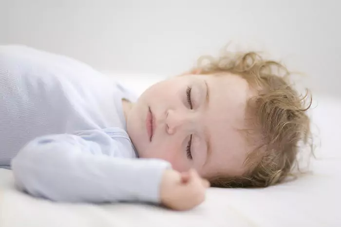 خواب کودک از ۶ ماهگی تا یک سالگی
